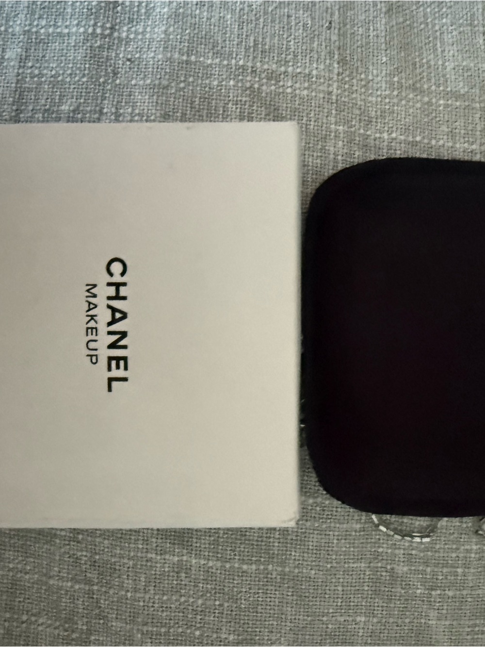 CHANEL Black Compact Mirror with White Branded Box - Picture 3 of 3